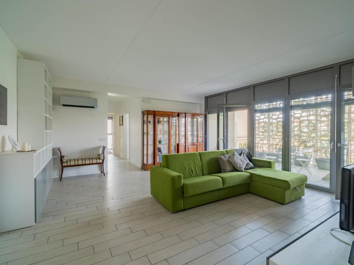The Best Rent - Spacious Four-bedroom Close To Forlanini Distrct Mailand